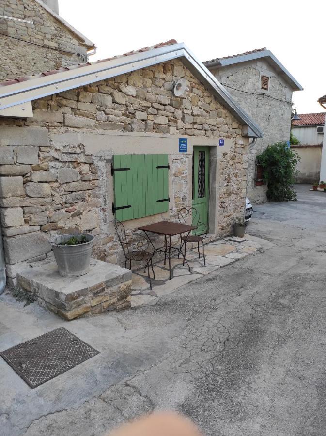 Ema Daire Buzet Dış mekan fotoğraf
